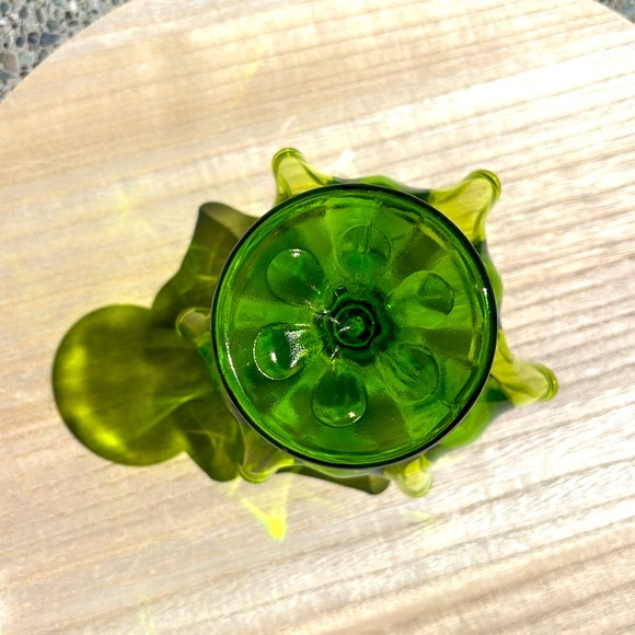 Vintage Viking Glass Epic Avocado 6 Petal Vase - Picture 4 of 6